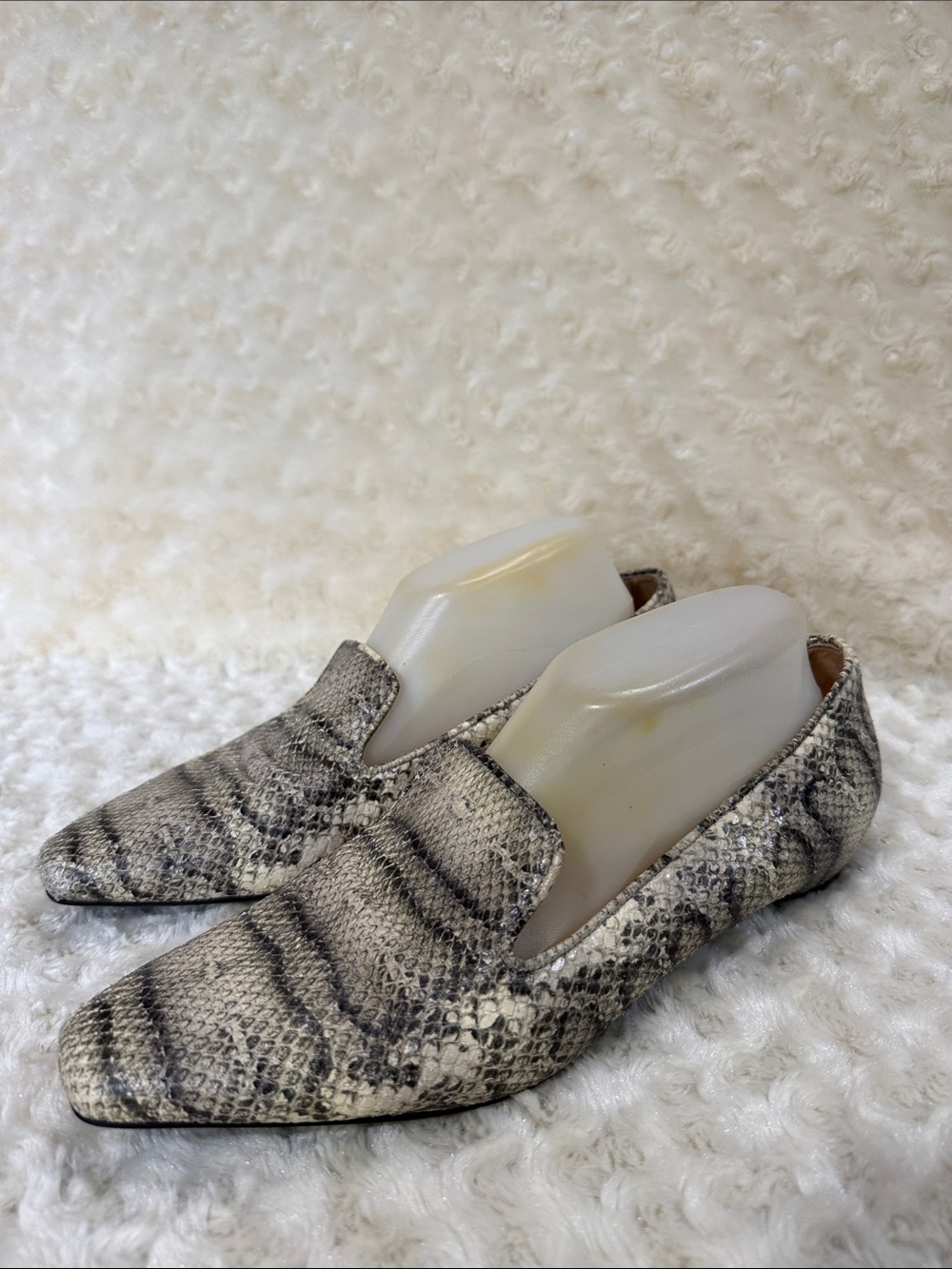 Stuart Weitzman print snake flats, sz 9.5 M